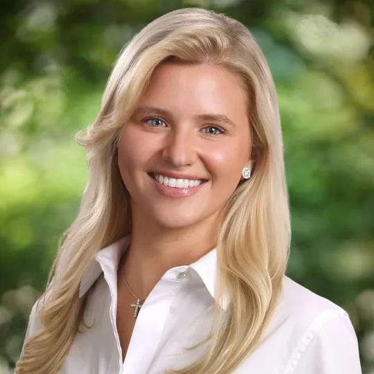 Julia Dillon, Agent in  - Compass