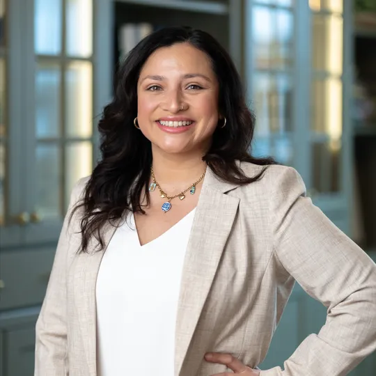 Ysabell Govea, Agent in  - Compass