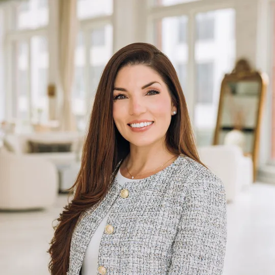 Laura Davis, Agent in  - Compass