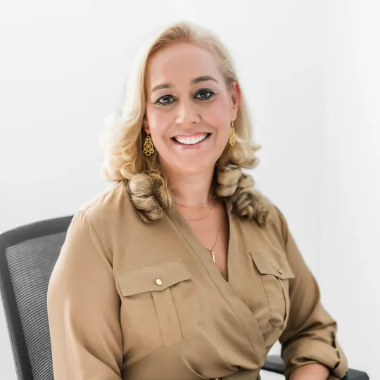 Kristen Wilson, Agent in  - Compass