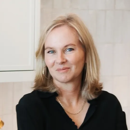 Gina Lorenzo, Agent in  - Compass