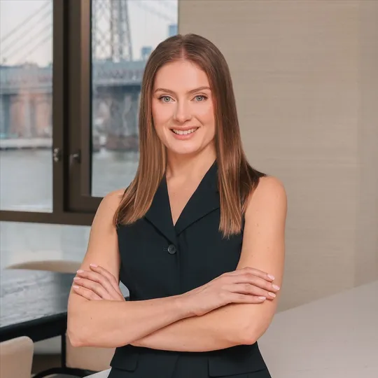 Anna Kalogridis, Agent in  - Compass