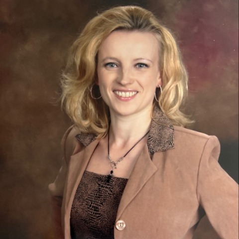 Headshot of Elena Lewis