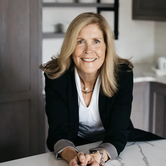 Nanette Turanski, Agent in  - Compass