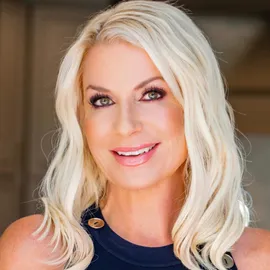 Monica Gore, Agent in  - Compass