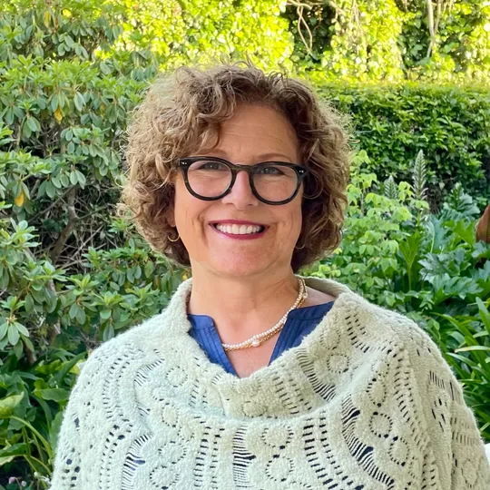 Wendy Novia, Agent in  - Compass