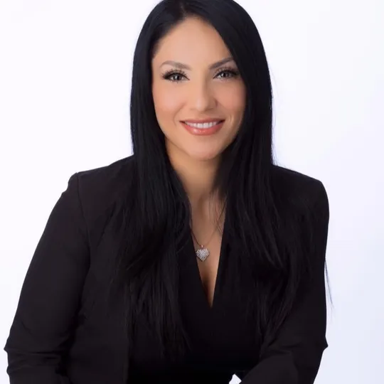 Dina Hurtado, Agent in  - Compass