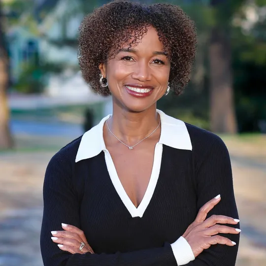 Erika Stewart, Agent in  - Compass