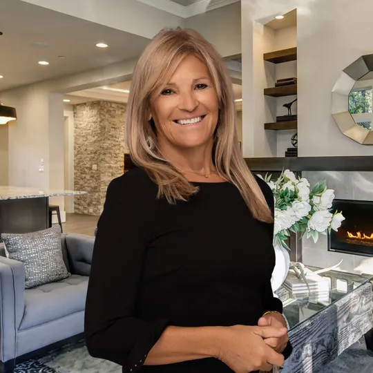 Sandee Teresa, Agent in  - Compass