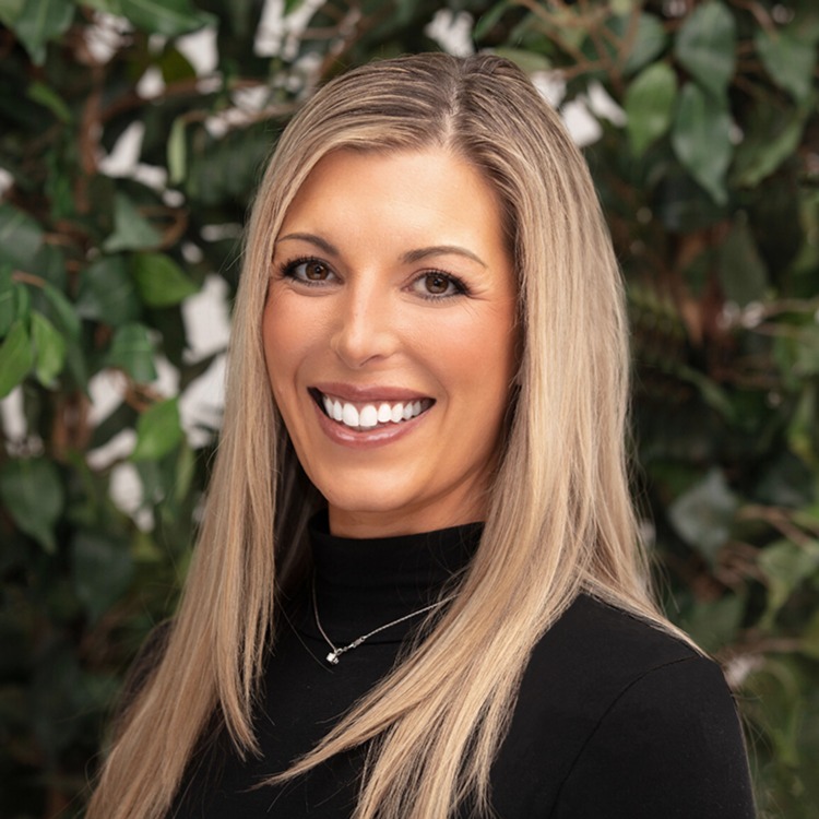 Headshot of Laurieann Hansen