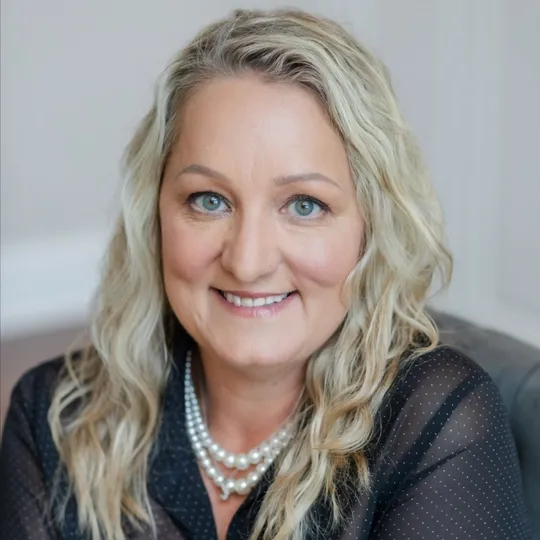 Jennifer Jones, Agent in  - Compass