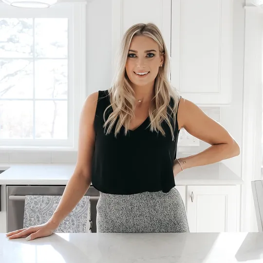 Jessica Nolan, Agent in  - Compass