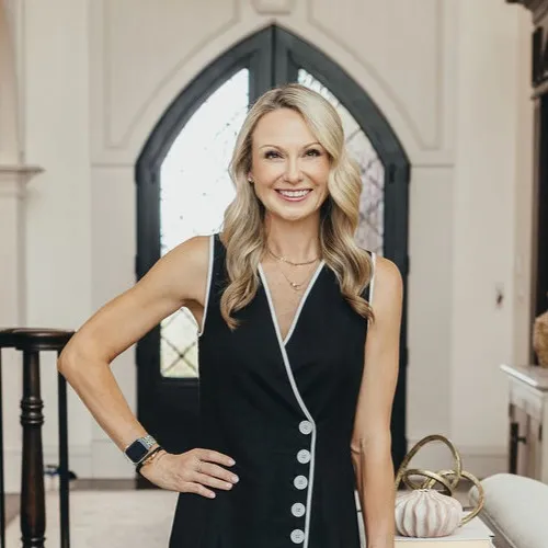 Vanessa Pistana, Agent in  - Compass