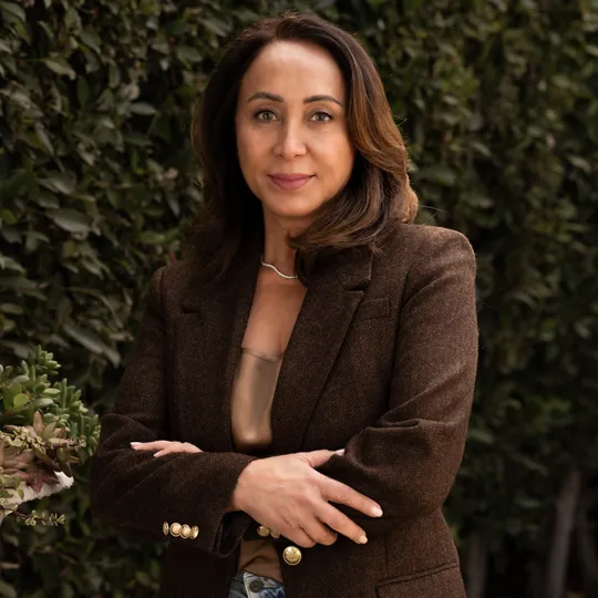 Teri Heravi, Agent in  - Compass