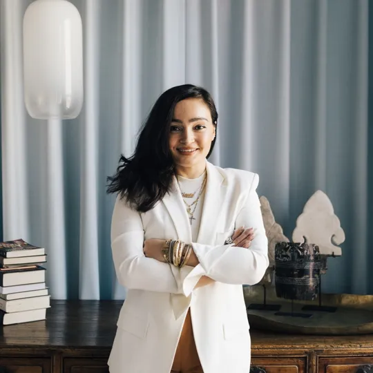 Annie Azzo, Agent in  - Compass