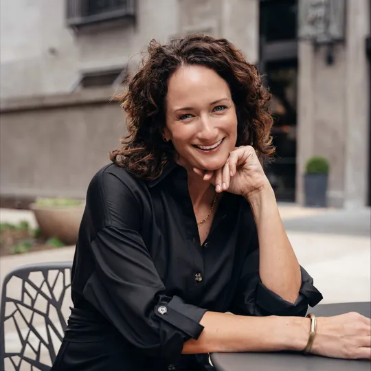 Elle Spikes, Agent in  - Compass