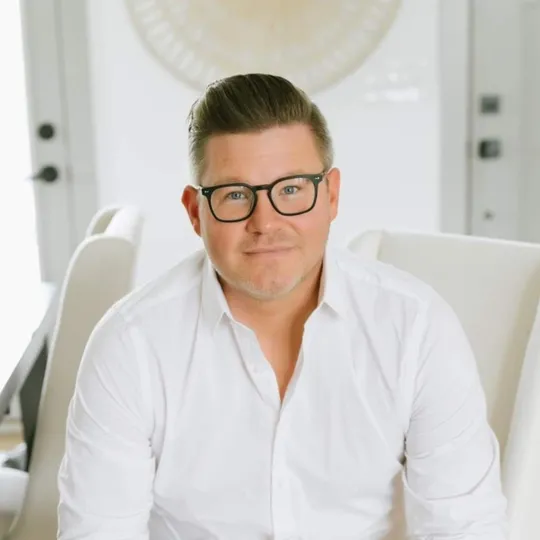 Aaron Medenwald, Agent in  - Compass