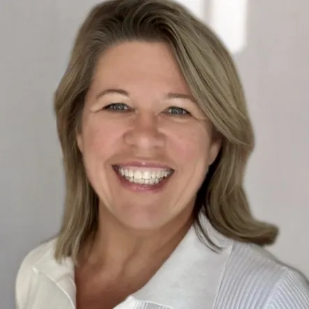 Lisa Progar, Agent in  - Compass