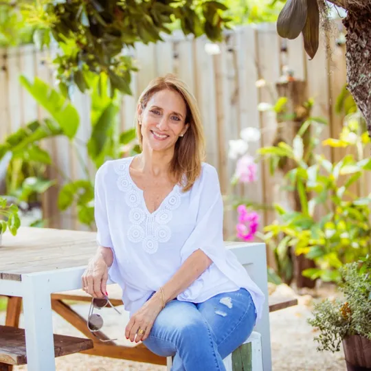 Ana Cortina Leighton, Agent in  - Compass