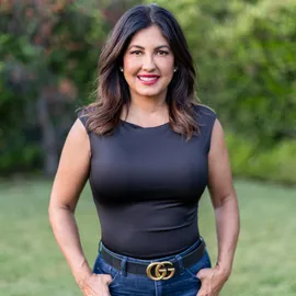 Lorraine Cruz, Agent in  - Compass