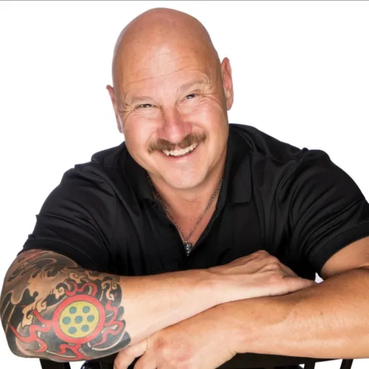 Rick Distel, Agent in  - Compass