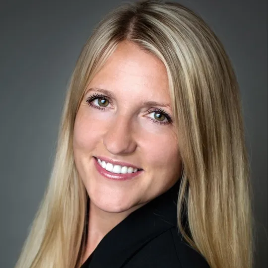 Daria Harris, Agent in  - Compass