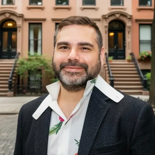 Aeen Avini, Agent in  - Compass