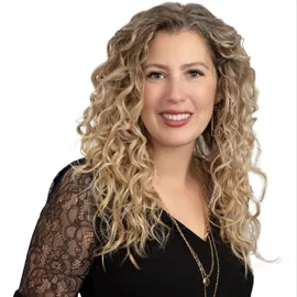 Samantha Baer, Agent in  - Compass