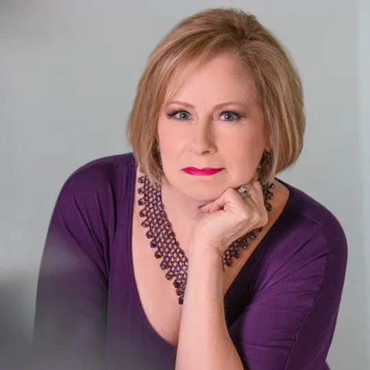 Juli Clifford, Agent in  - Compass