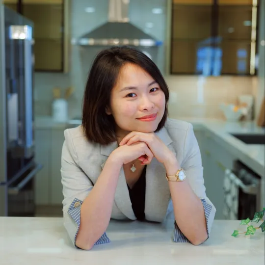 Sarah Hoang, Agent in  - Compass