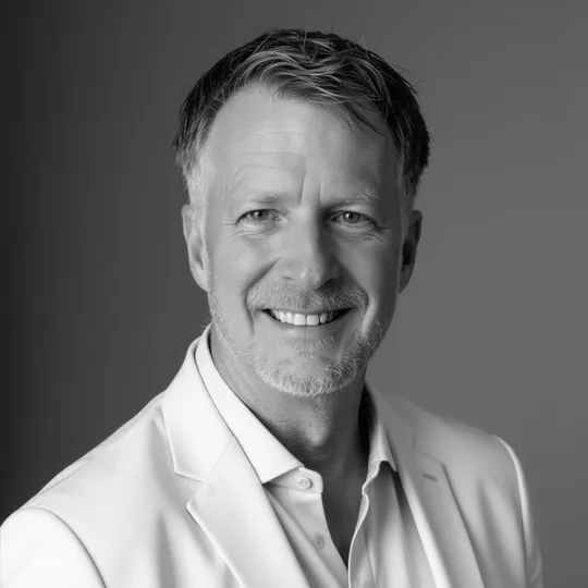 Scott Hayes, Agent in  - Compass