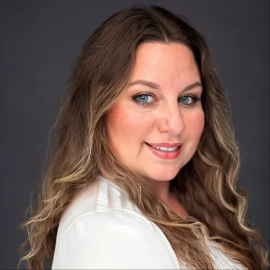 Tammi Pierce, Agent in  - Compass