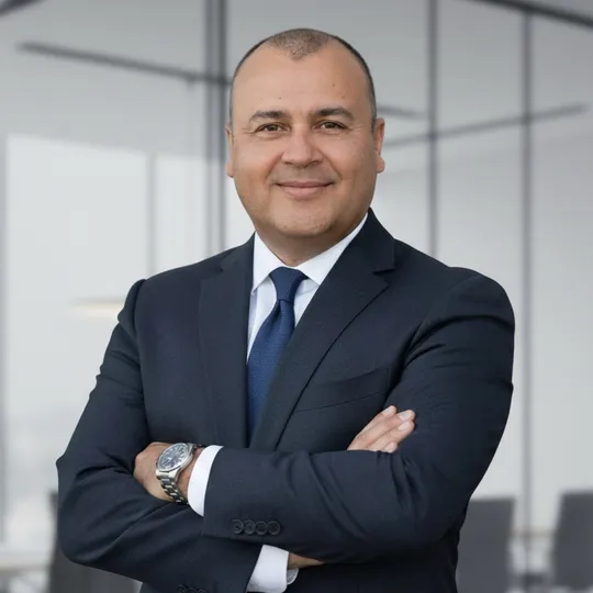 Edgar Reyes, Agent in  - Compass
