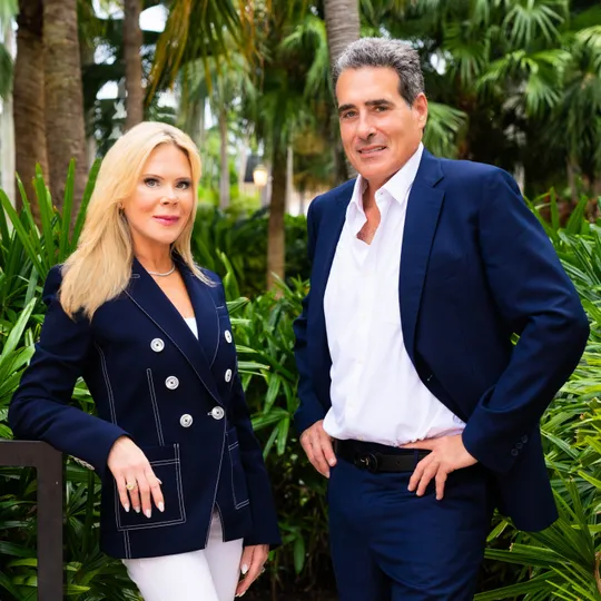 Hall Luxury Homes Group, Agent in  - Compass