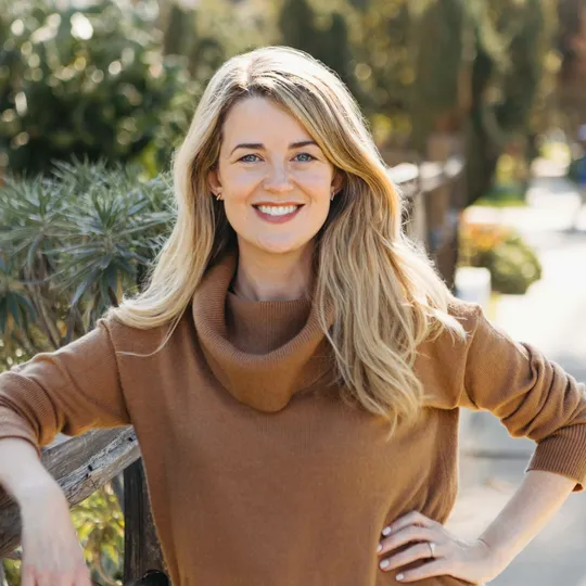 Angela Gollan, Agent in  - Compass