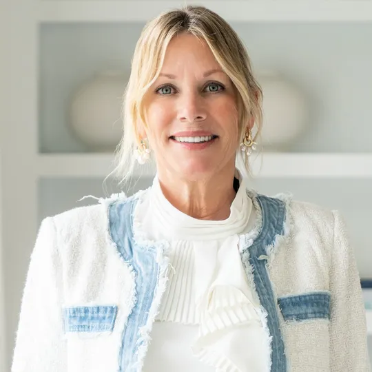 Karin Gillette, Agent in  - Compass