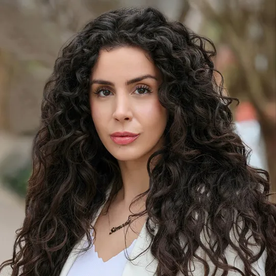 Simona Proeva, Agent in  - Compass