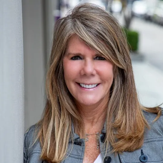 Gina Winters, Agent in  - Compass