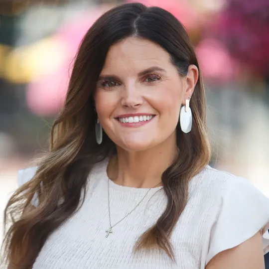 Lauren Leger, Agent in  - Compass