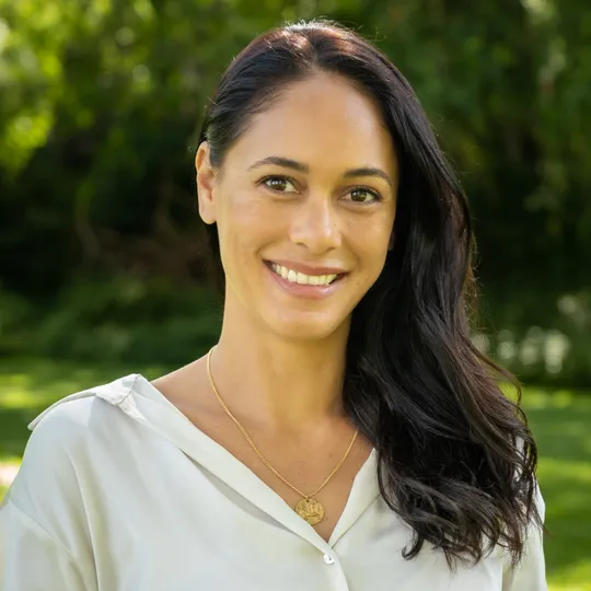 Nina Weber, Agent in  - Compass