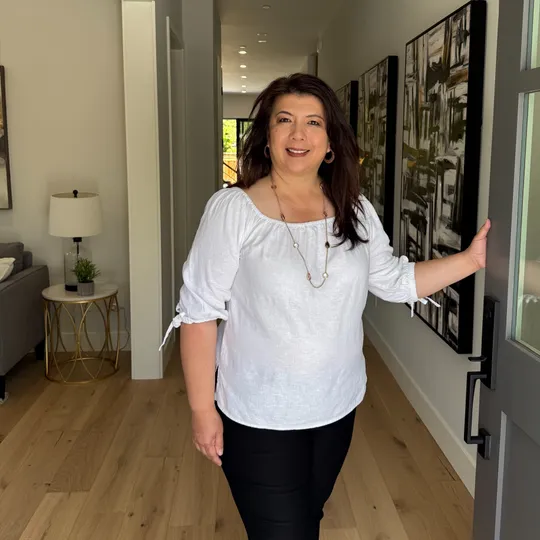 Anna C. Wong, Agent in  - Compass