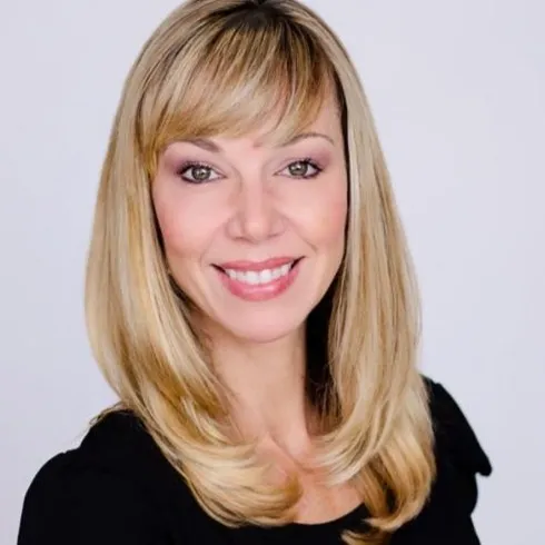 Lisa Astarita, Agent in  - Compass