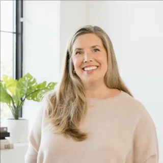 Jenn McDonald, Agent in  - Compass