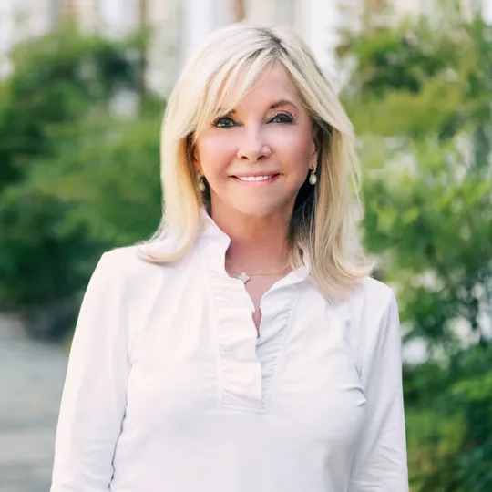 Jackie Sullivan, Agent in  - Compass