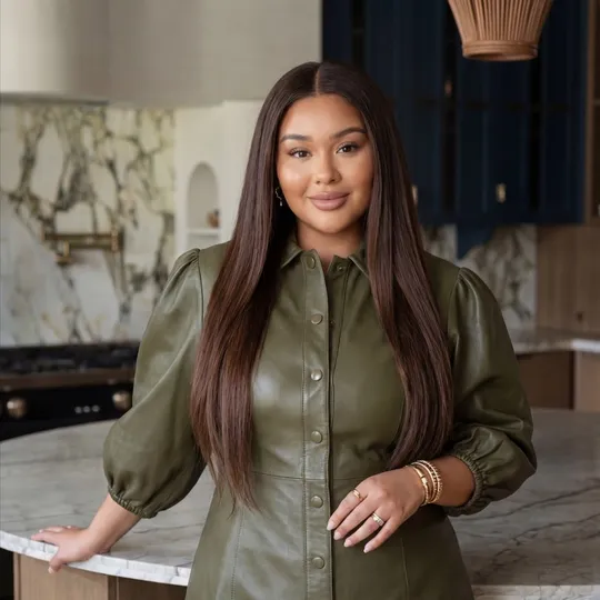 Liliana Reyes, Agent in  - Compass