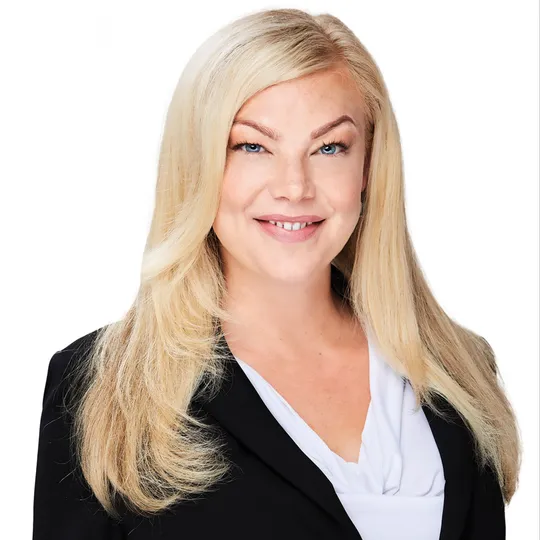 Heidi Binder, Agent in  - Compass