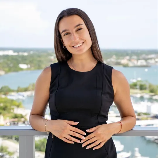 Betina Mladenova, Agent in  - Compass