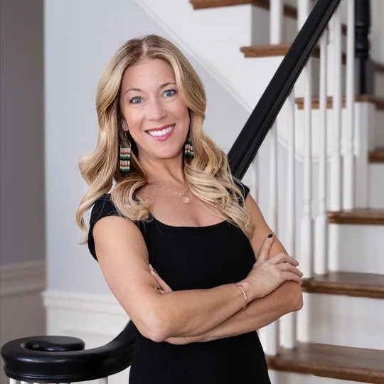 Jenna Leggette, Agent in  - Compass