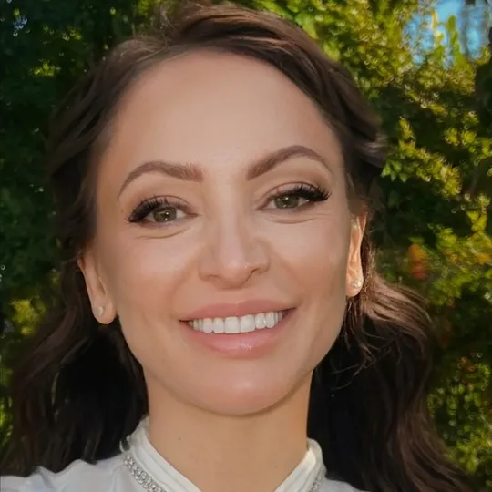 Caterina Ilich, Agent in  - Compass