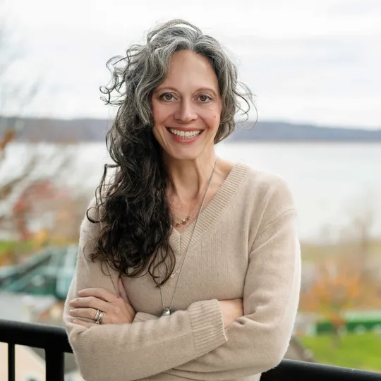 Julie McKinnon, Agent in  - Compass